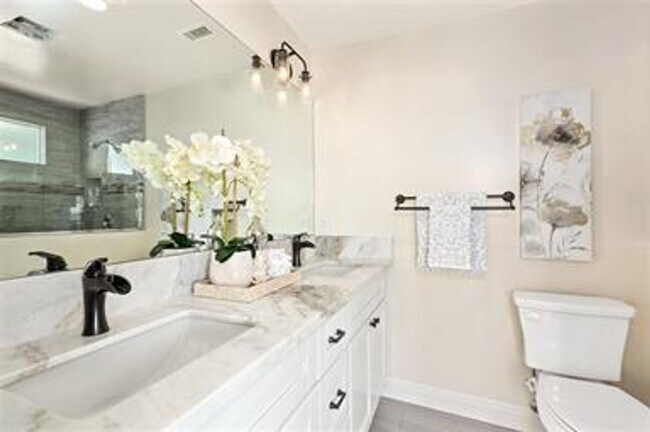 632 Oakwood Crk Gln Escondido, CA 92027 photo 2