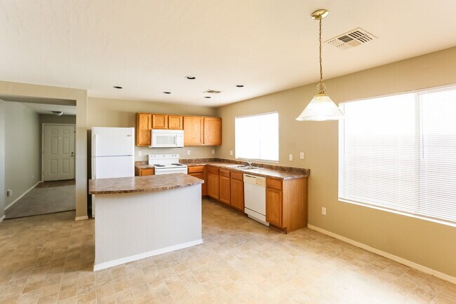 3140 W Maldonado Rd Phoenix, AZ 85041 photo 5