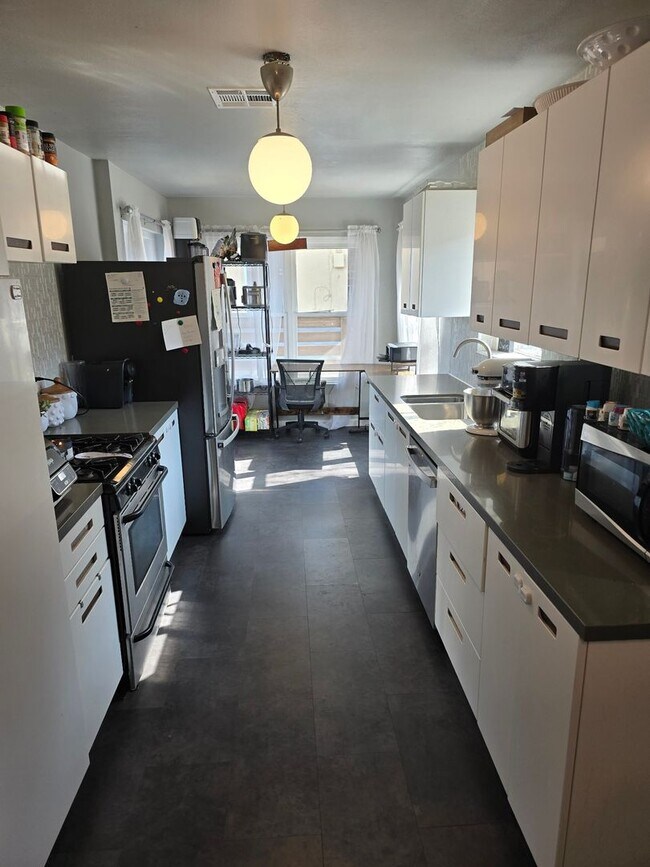 947 Hanover St San Diego, CA 92114 photo 5