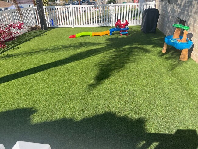 947 Hanover St San Diego, CA 92114 photo 2