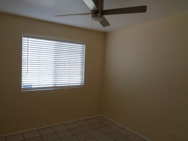 1882 S Monterey Dr Apache Junction, AZ 85120 photo 3