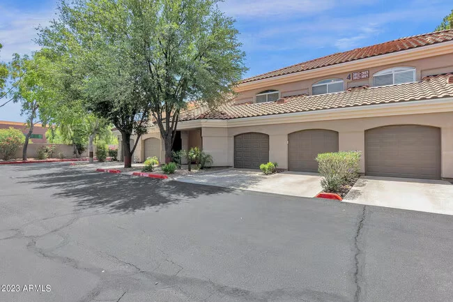 8653 E Royal Palm Rd Scottsdale, AZ 85258 photo 2