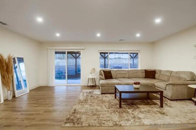 6964 Mt Vernon St Lemon Grove, CA 91945 photo 4