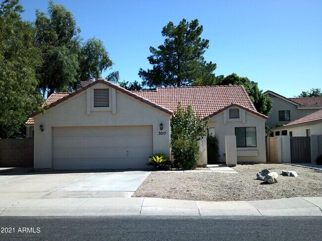 3017 W Augusta Ave photo 2