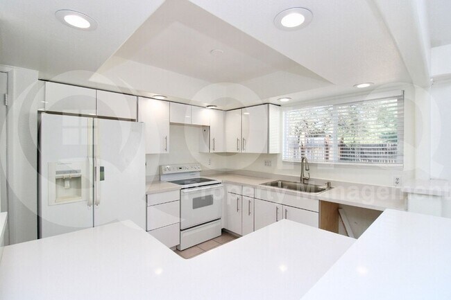 20429 N 21st Dr Phoenix, AZ 85027 photo 2