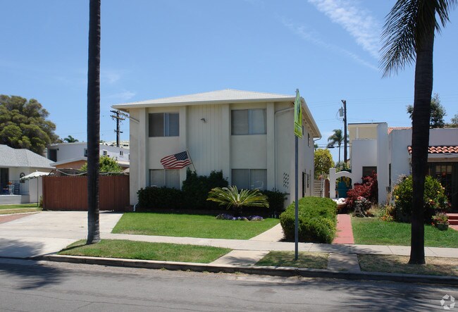 745-751 D Ave Coronado, CA 92118 photo 3