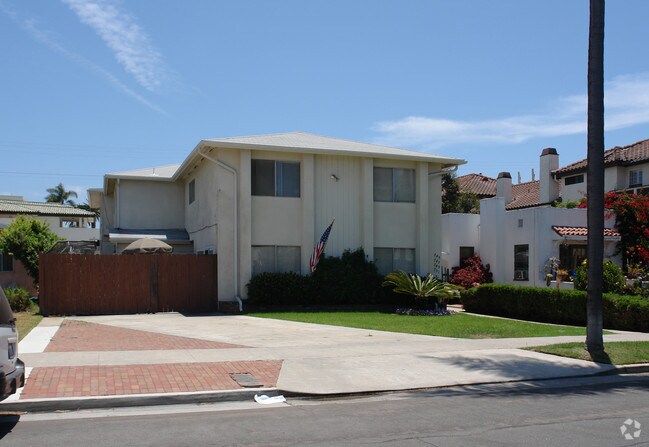 745-751 D Ave Coronado, CA 92118 photo 2