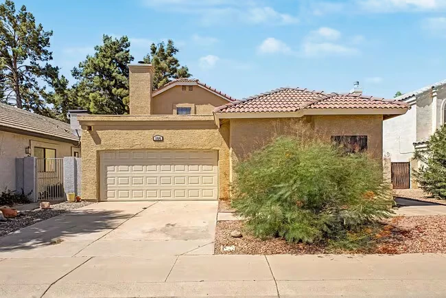 3 bedroom lake front in Chandler