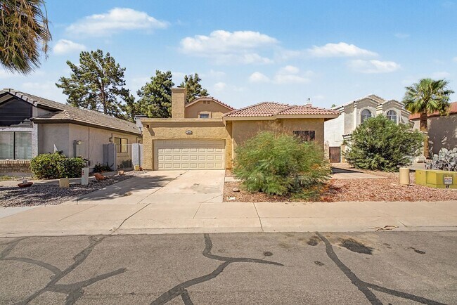 3 bedroom lake front in Chandler photo 4