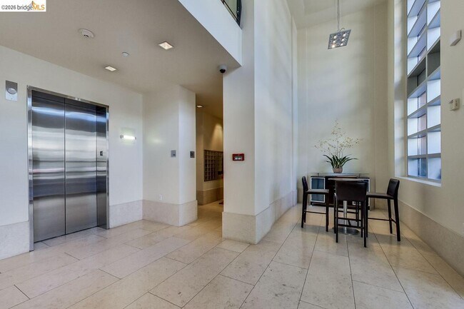 585 9th St Oakland, CA 94607 photo 3