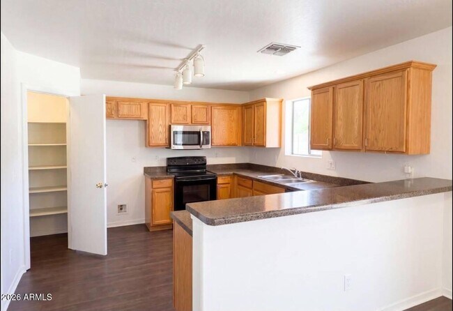 13976 W Port Royale Ln Surprise, AZ 85379 photo 4