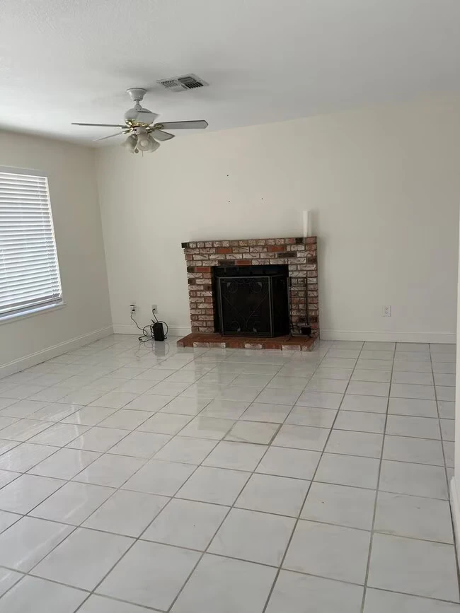 311 Yosemite Dr photo 4