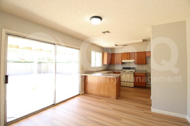 2329 E Folley St Chandler, AZ 85225 photo 4