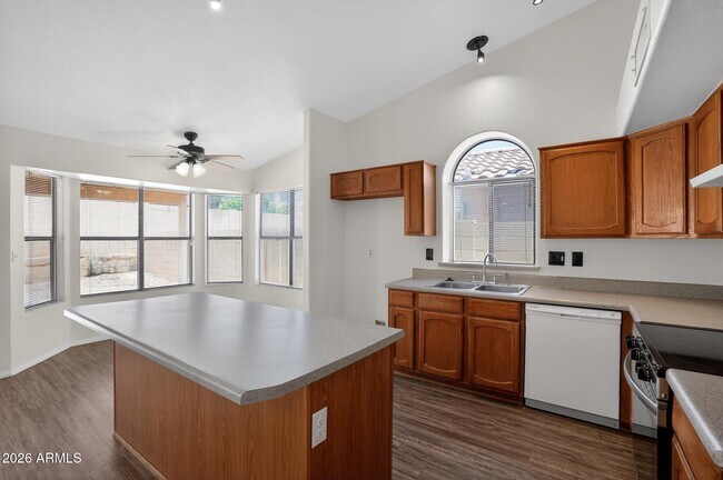 2524 E Indigo Brush Rd Phoenix, AZ 85048 photo 5