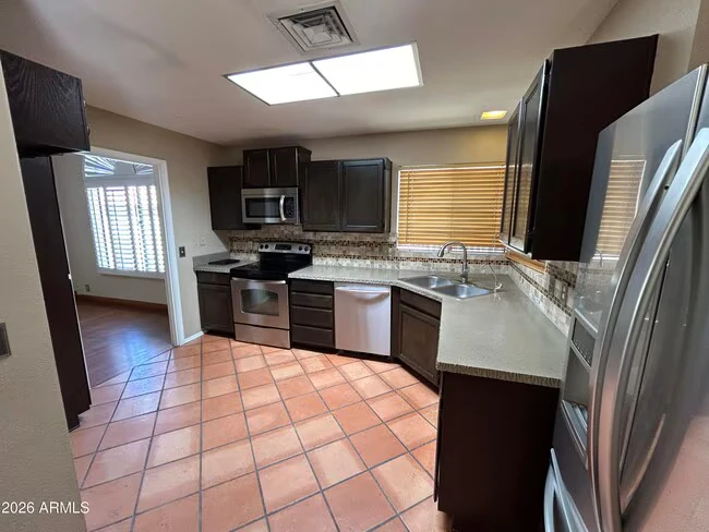 7511 W Kimberly Way Glendale, AZ 85308 photo 4