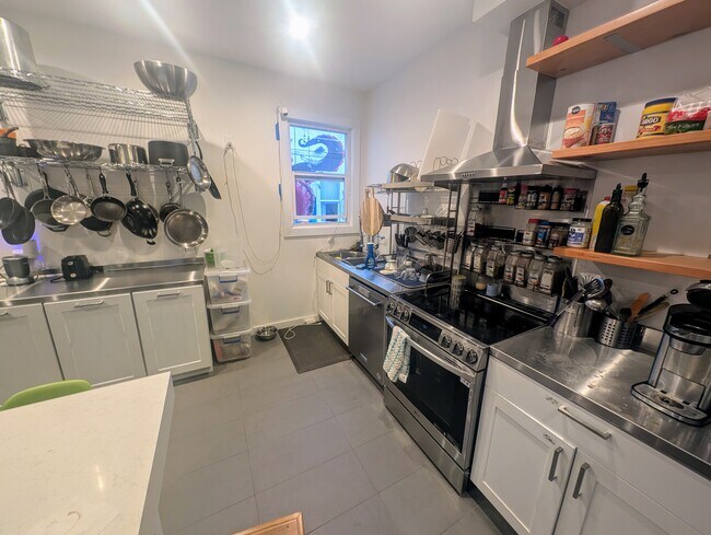 3491 20th St San Francisco, CA 94110 photo 5