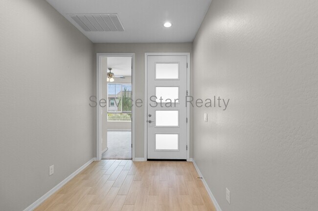 6724 W Discovery Dr Glendale, AZ 85301 photo 5