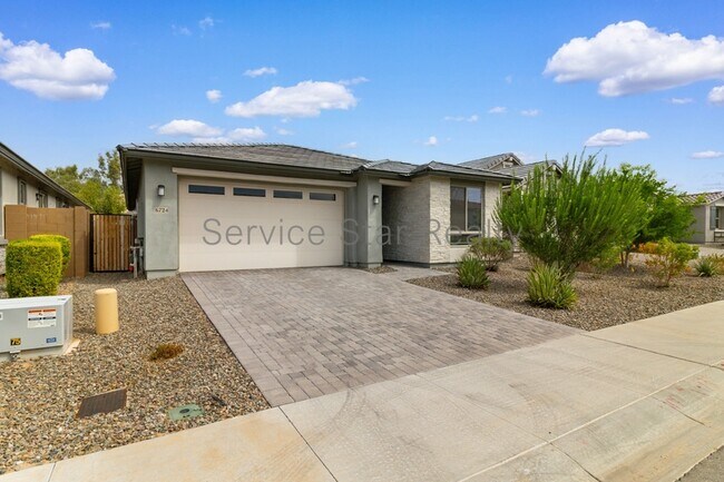 6724 W Discovery Dr Glendale, AZ 85301 photo 2