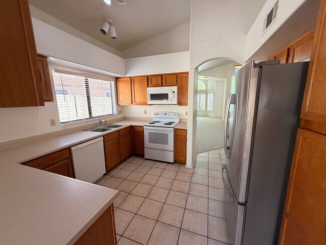 330 N Cottonwood Dr Gilbert, AZ 85234 photo 4