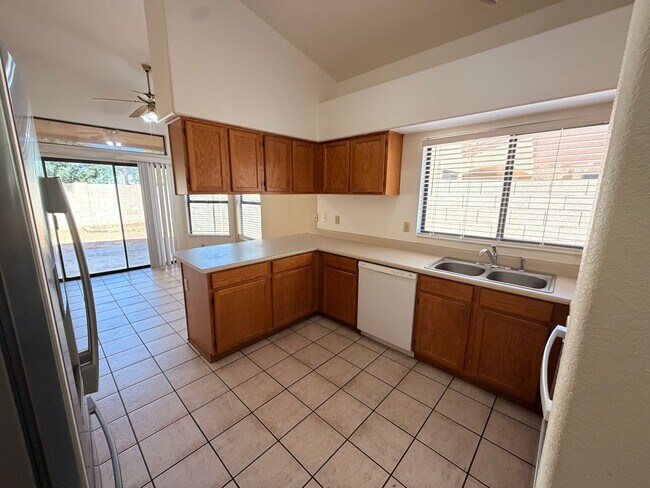 330 N Cottonwood Dr Gilbert, AZ 85234 photo 3