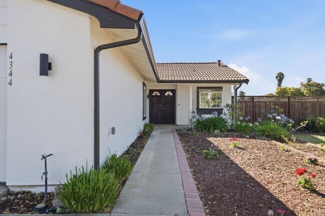 4344 Chippendale Dr Union City, CA 94587 photo 2