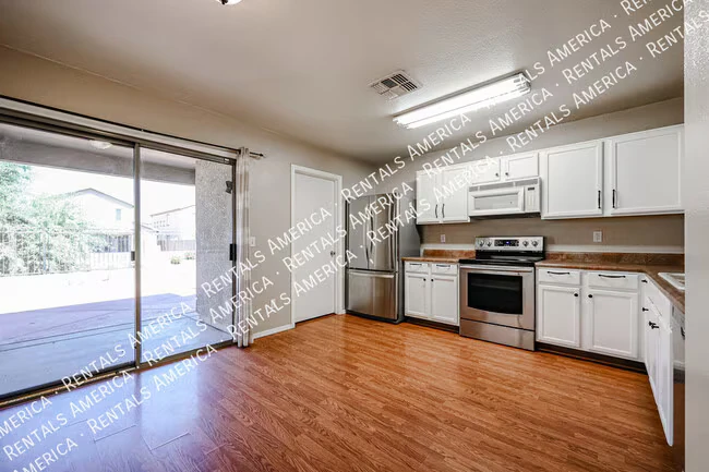 9404 W Terri Lee Dr Phoenix, AZ 85037 photo 5
