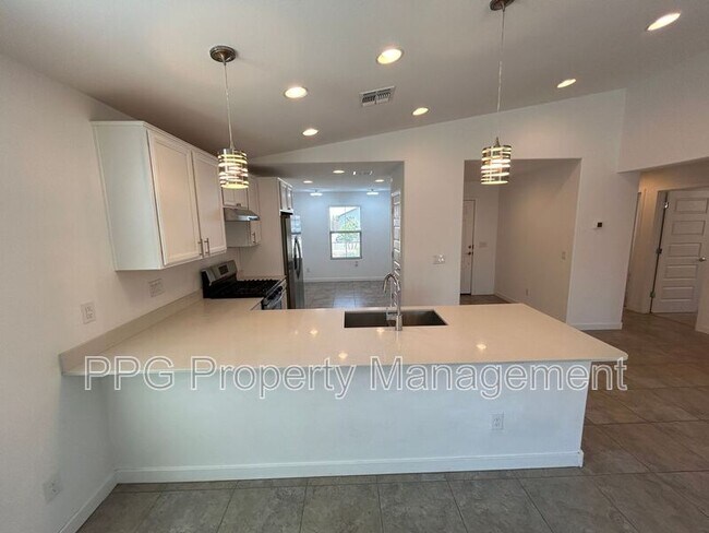 16422 W Saguaro Park Ln Surprise, AZ 85387 photo 4
