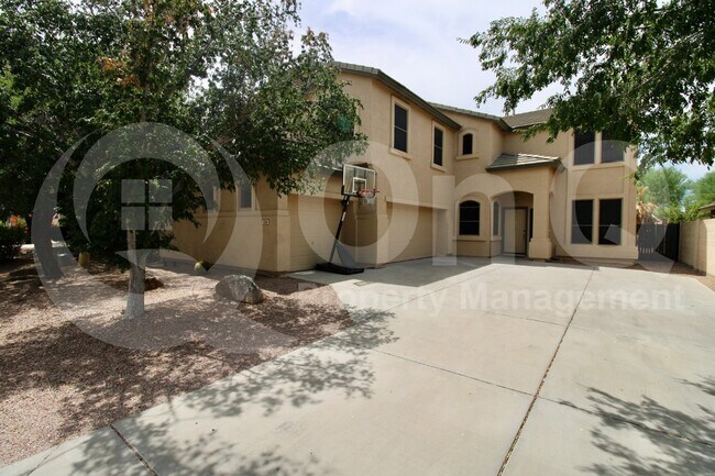 226 E Clairidge Dr photo 2