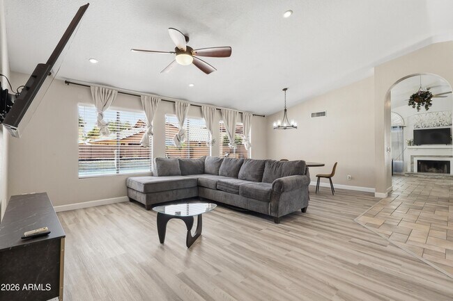 8875 S Ash Ave Tempe, AZ 85284 photo 4