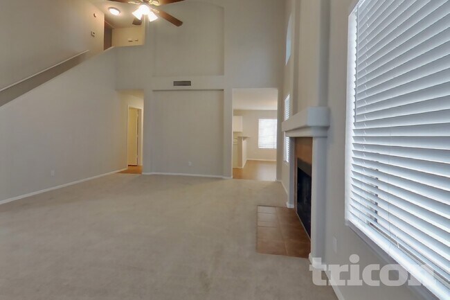17220 N Wavyleaf Ave Surprise, AZ 85374 photo 2