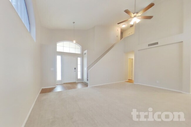 17220 N Wavyleaf Ave Surprise, AZ 85374 photo 4