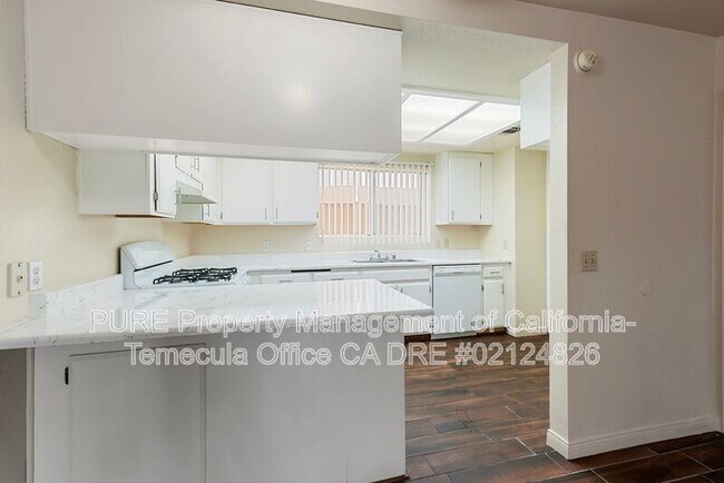 28940 Calle del Lago Murrieta, CA 92563 photo 5