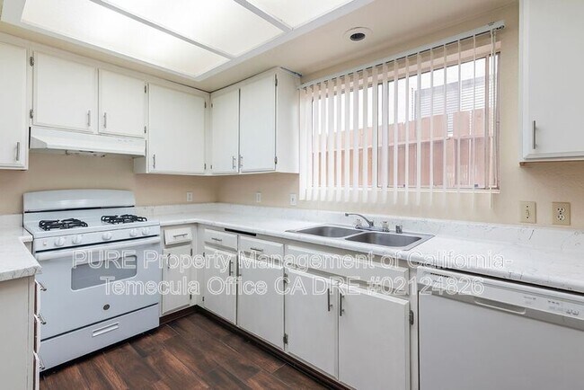 28940 Calle del Lago Murrieta, CA 92563 photo 4