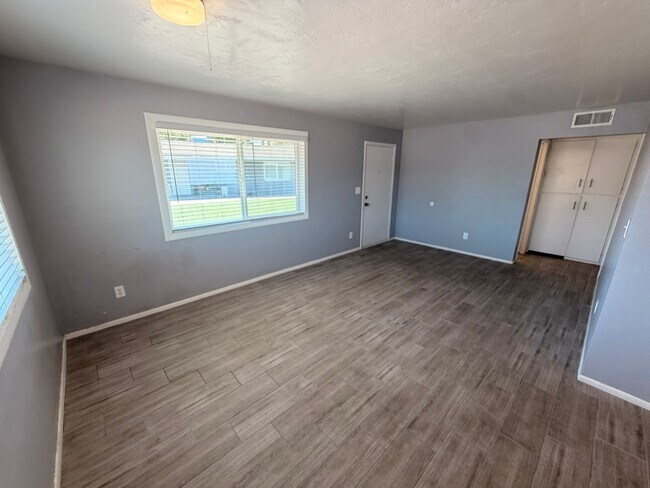4837 E Willetta St Phoenix, AZ 85008 photo 3