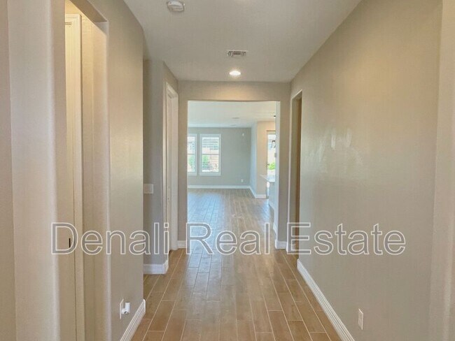 13648 N 144th Dr Surprise, AZ 85379 photo 2