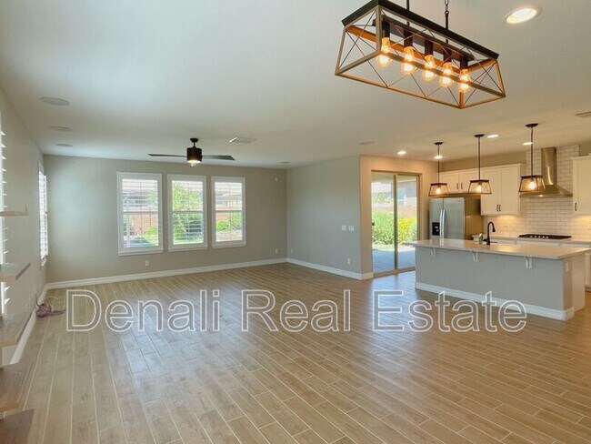 13648 N 144th Dr Surprise, AZ 85379 photo 4