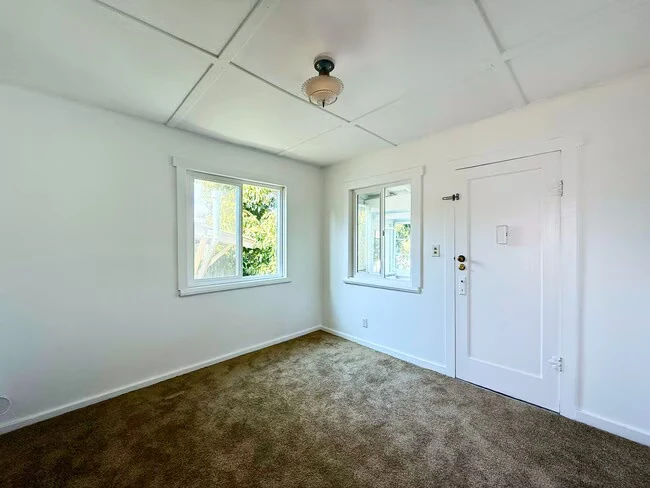 4661 Newport Ave San Diego, CA 92107 photo 3