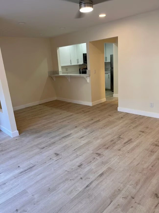 3234 Ashford St San Diego, CA 92111 photo 2