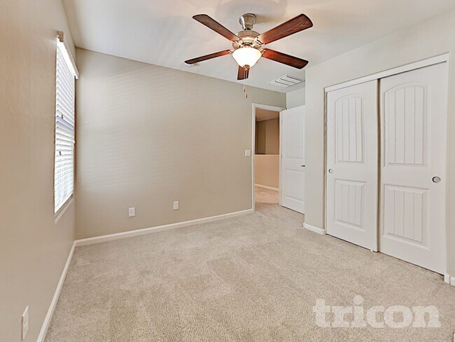12582 W Mazatzal Dr Peoria, AZ 85383 photo 4