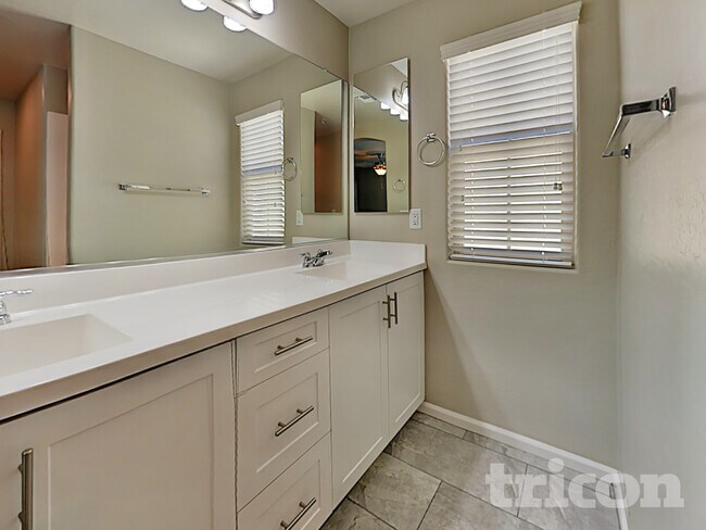 12582 W Mazatzal Dr Peoria, AZ 85383 photo 3