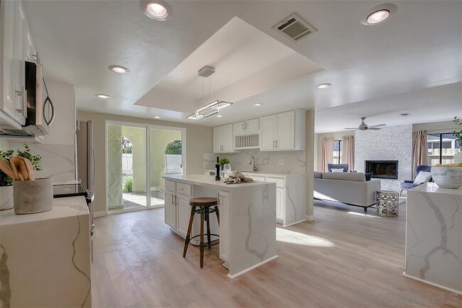 6709 Corintia St Carlsbad, CA 92009 photo 5