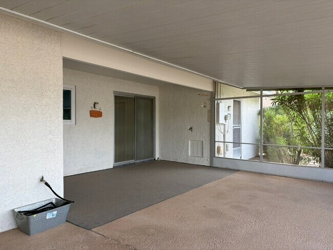20018 N Lakeforest Dr Sun City, AZ 85373 photo 4