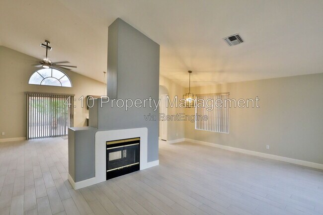 4230 E Woodland Dr Phoenix, AZ 85048 photo 4