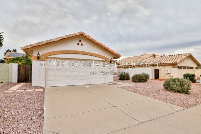 4230 E Woodland Dr Phoenix, AZ 85048 photo 2