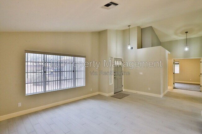 4230 E Woodland Dr Phoenix, AZ 85048 photo 5