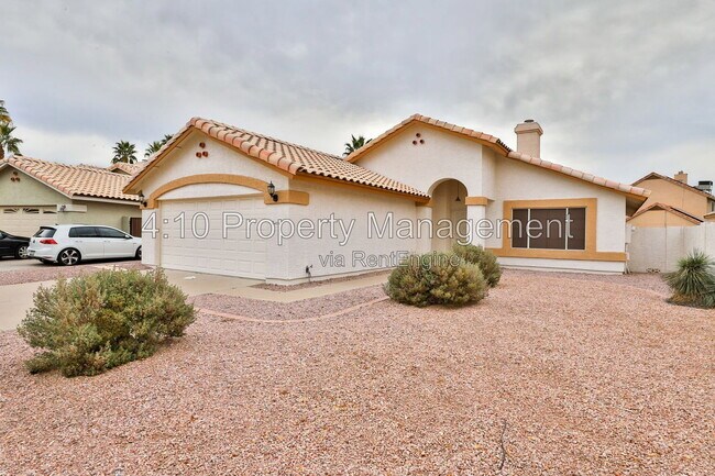 4230 E Woodland Dr Phoenix, AZ 85048 photo 3