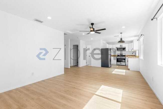 Unit 2 photo 3