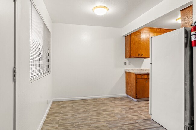 2674 Parker Ave Oakland, CA 94605 photo 5