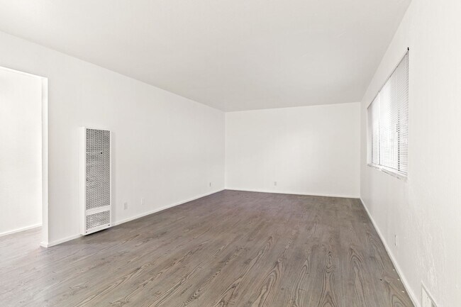 2674 Parker Ave Oakland, CA 94605 photo 3