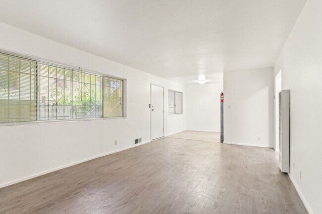 2674 Parker Ave Oakland, CA 94605 photo 2